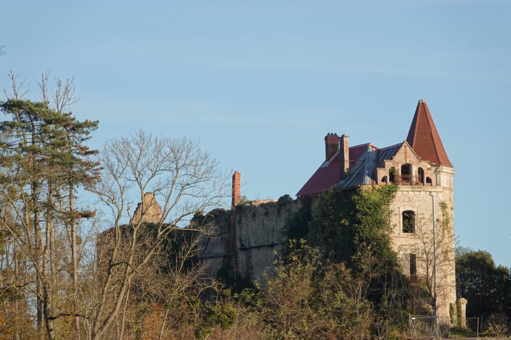 Vieux Chateau Meximieux1-Phase 1 achevée